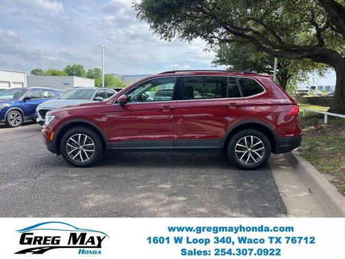 Cardinal Red Metallic 2019 Volkswagen Tiguan 2.0T SE