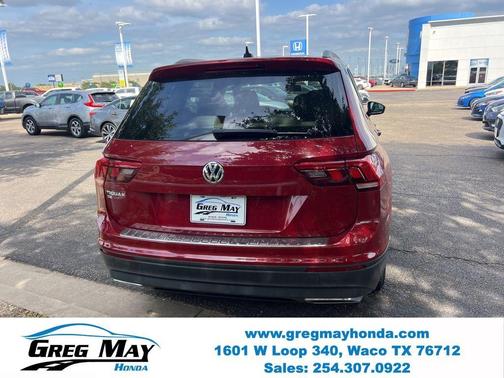 Cardinal Red Metallic 2019 Volkswagen Tiguan 2.0T SE