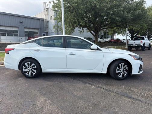 Glacier White 2023 Nissan Altima 2.5 S