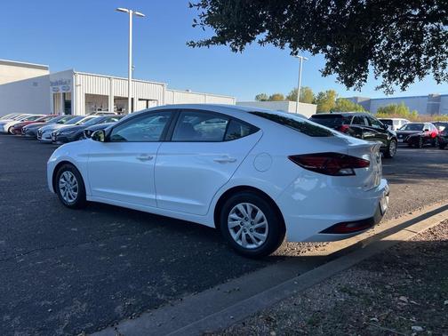 2019 Hyundai ELANTRA SE