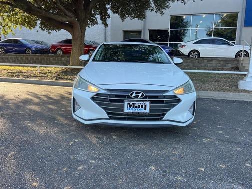 2019 Hyundai ELANTRA SE