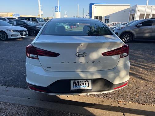 2019 Hyundai ELANTRA SE
