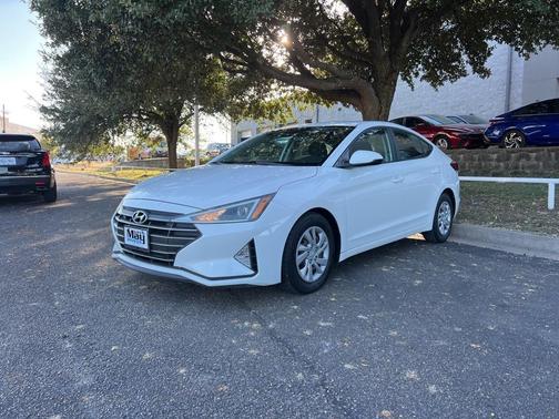 2019 Hyundai ELANTRA SE
