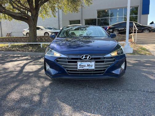 2019 Hyundai ELANTRA SE
