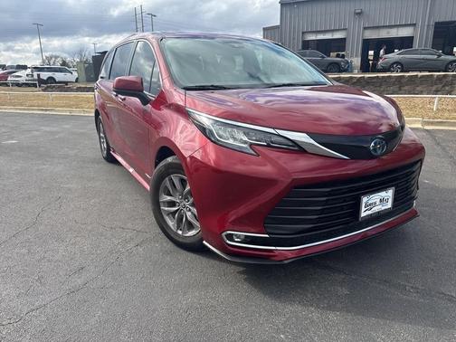 2021 Toyota Sienna XLE