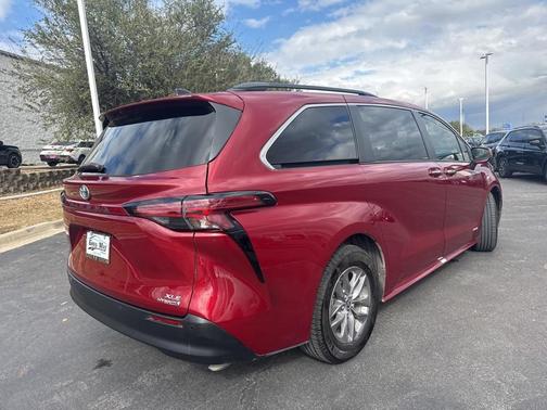 2021 Toyota Sienna XLE