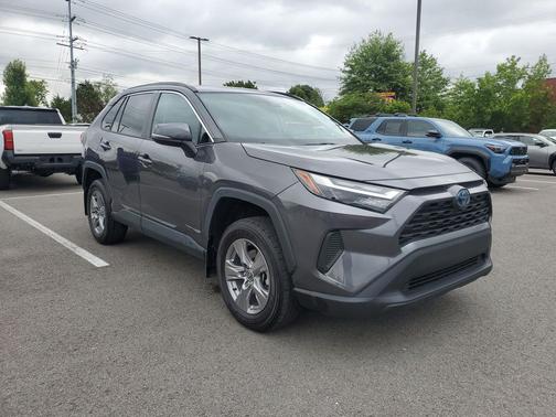 2022 Toyota RAV4 Hybrid XLE