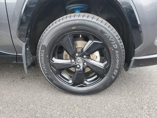 2020 Toyota RAV4 Hybrid SE