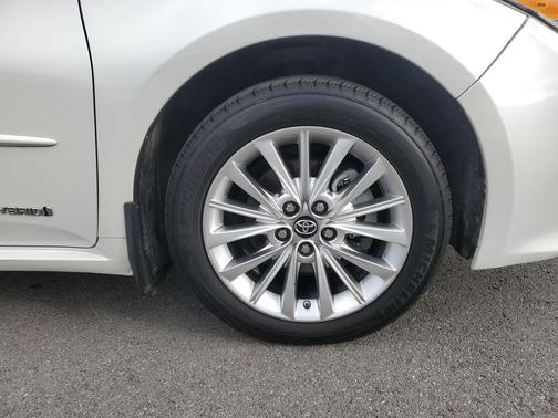 2018 Toyota Avalon Hybrid Limited