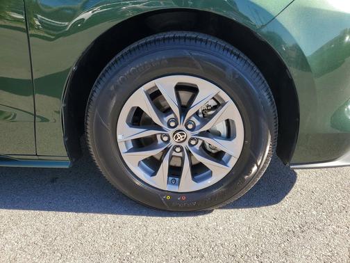2024 Toyota Sienna LE
