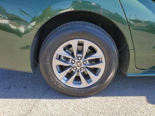 2024 Toyota Sienna LE