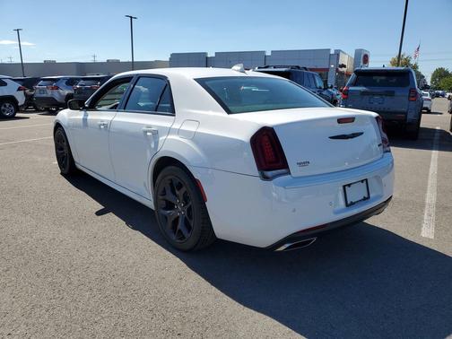 2022 Chrysler 300 Touring