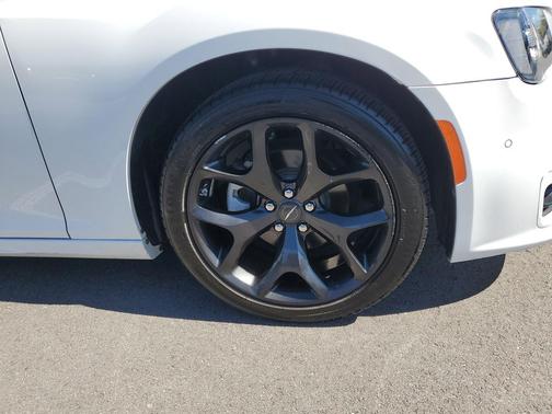 2022 Chrysler 300 Touring
