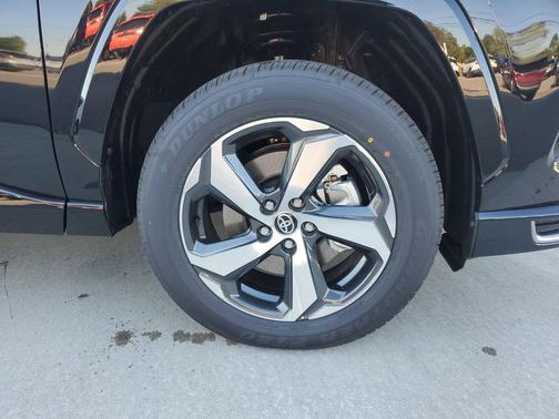 2025 Toyota RAV4 Hybrid SE