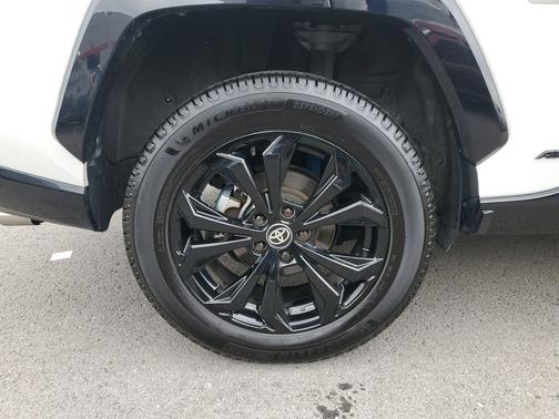 2024 Toyota RAV4 Hybrid SE