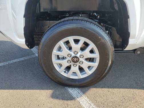 2025 Toyota Tacoma SR5