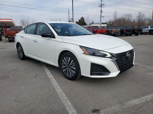 2025 Nissan Altima SV FWD