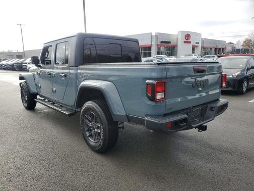 2024 Jeep Gladiator Sport S