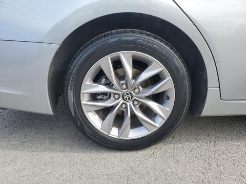 2022 Toyota Avalon XLE