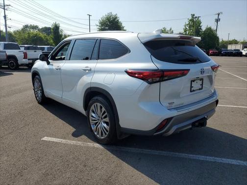 2023 Toyota Highlander Hybrid Platinum