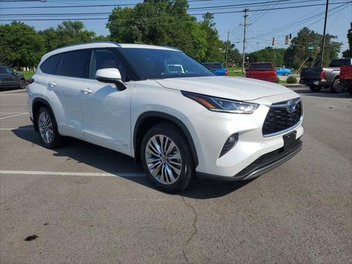 2023 Toyota Highlander Hybrid Platinum