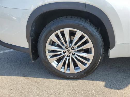2023 Toyota Highlander Hybrid Platinum