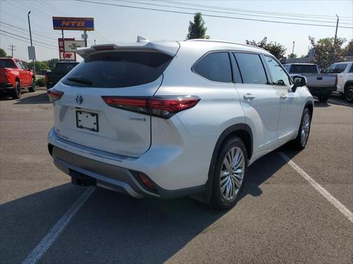 2023 Toyota Highlander Hybrid Platinum