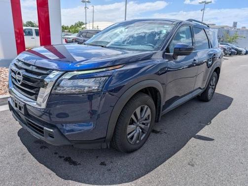 2024 Nissan Pathfinder SV
