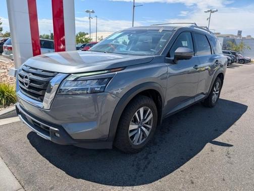 2022 Nissan Pathfinder SL