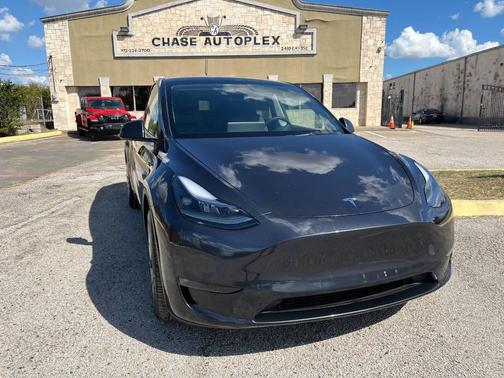 2024 Tesla Model Y Long Range AWD 4dr Crossover