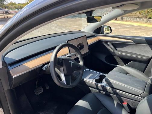 2024 Tesla Model Y Long Range AWD 4dr Crossover