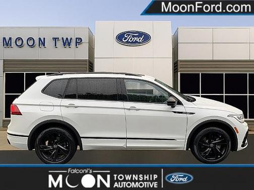 Opal White Pearl Effect 2023 Volkswagen Tiguan 2.0T SE R-LINE BLACK