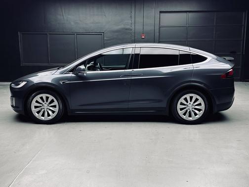 Gray 2018 Tesla Model X 75D