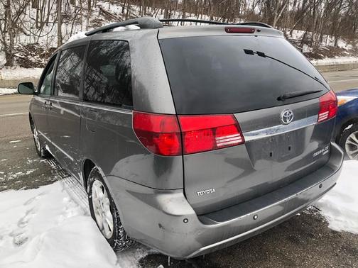 2005 Toyota Sienna XLE