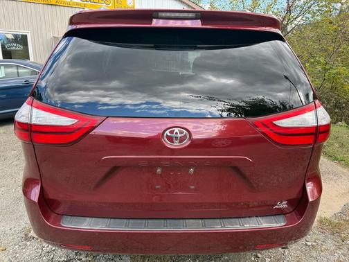 2015 Toyota Sienna LE