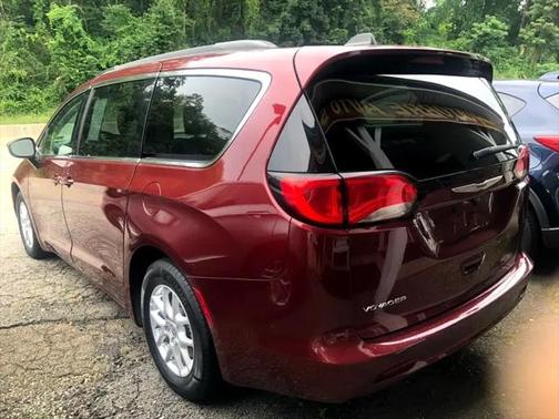 2021 Chrysler Voyager LXI
