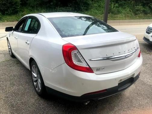 2015 Lincoln MKS Base