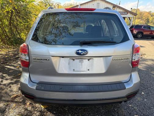 2016 Subaru Forester 2.5i