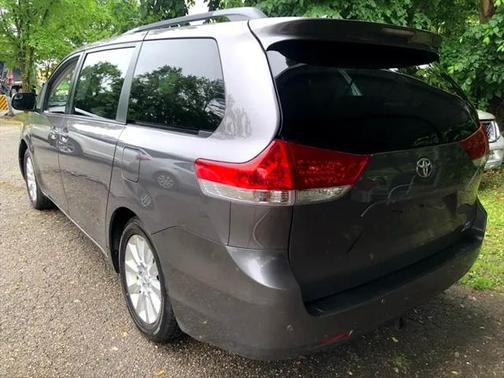 2011 Toyota Sienna XLE