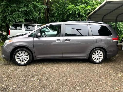 2011 Toyota Sienna XLE