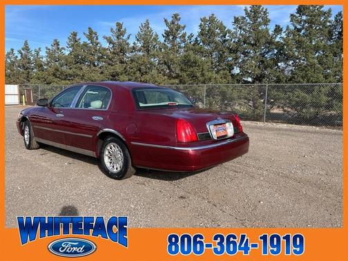 1999 Lincoln Town Car Signature