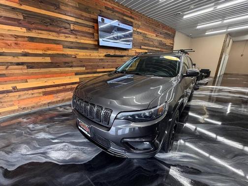 Granite Crystal Metallic Clearcoat 2020 Jeep Cherokee Altitude