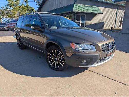2016 Volvo XC70 T5 Platinum
