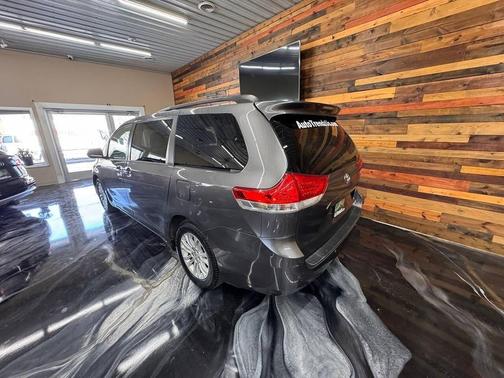 2013 Toyota Sienna XLE