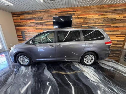 2013 Toyota Sienna XLE