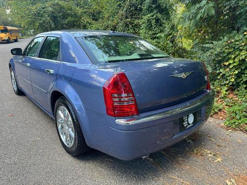 2007 Chrysler 300C Base