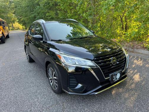 Super Black 2021 Nissan Kicks SV