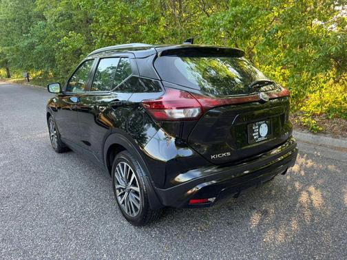 Super Black 2021 Nissan Kicks SV