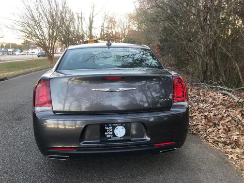 2019 Chrysler 300 Touring