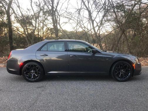 2019 Chrysler 300 Touring